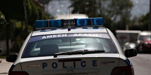 Περιπολικό της αστυνομίας στο δρόμο