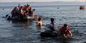 Διάσωση μεταναστών στη θάλασσα
