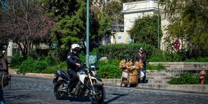 Ανδρας της ομάδας ΔΙ.ΑΣ επί της Διονυσίου Αρεοπαγίτου