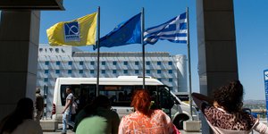 Εξω από το αεροδρόμιο της Αθήνας, το Ελευθέριος Βενιζέλος