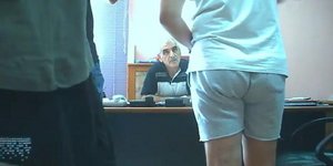 Καρέ από το επεισόδιο στο γραφείο του διευθυντή