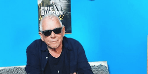 Ο Eric Burdon στο μαγαζί της Σάννυ Μπαλτζή στο Χαλάνδρι, Σουρεάλ cantina cultura