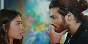 Ο πρωταγωνιστής της σειράς «Φτερωτός Θεός» του ΣΚΑΙ έρχεται στον ΣΚΑΙ