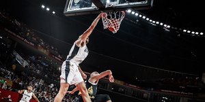 Εντυπωσιακό κάρφωμα στο καλάθι των Ιορδανών