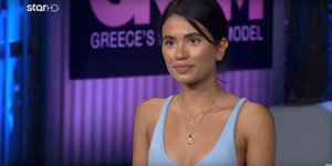 Η Ιάνα από την Βραζιλία με μπλε μαγιό