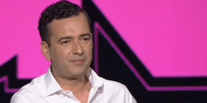 Εκνευρίστηκε ο Αγγελος Μπράτης από την εμφάνιση της διαγωνιζόμενης