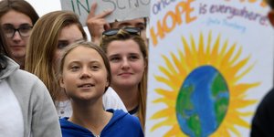 Η Γκρέτα Τούνμπεργκ διαδηλώνει έξω από τον Λευκό Οίκο για την κλιματική αλλαγή