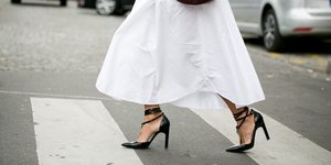 Γυναίκα με παπούτσια