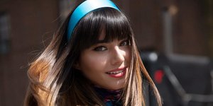 Η Ηλιάνα Παπαγεωργίου με μπλε μπαντάνα στα μαλλιά σε φωτογραφία στο Instagram