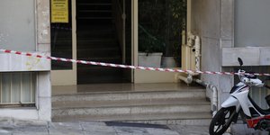 πολυκατοικία στην οδό Ευαγγελιστριας στην Καλλιθέα σε διαμέρισμα της οποίας βρέθηκε την Τρίτη 12 Ιανουαρίου 2016, το πτώμα ενός άνδρα μέσα σε καταψύκτη, ένα χρόνο μετά την εξαφάνισή του.