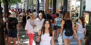 κοσμος στο δρόμο
