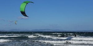 Kitesurf στο κύμα