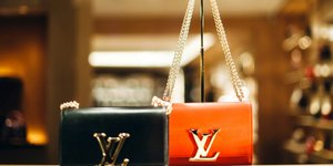 louis vuitton τσάντες σε βιτρίνα