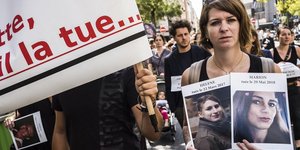 Διαδήλωση στο Παρίσι κατά της βίας εναντίον των γυναικών