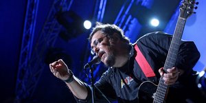 Στιγμιότυπο από συναυλία του Λαυρέντη Μαχαιρίτσα