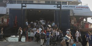 Μετανάστες από τη Μόρια αποβιβάστηκαν στο λιμάνι της Θεσσαλονίκης