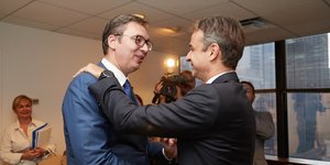 Ο Κυριάκος Μητσοτάκης με τον Αλεξάνταρ Βούτσιτς