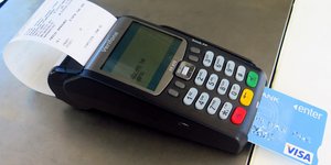 Μηχάνημα POS για πληρωμές με τη χρήση κάρτας