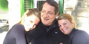 Ο Νίκος Αναστασιάδης με τις κόρες του