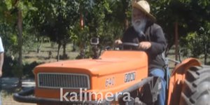 μητροπολίτης σε τρακτερ