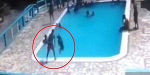 Πλάνο από βίντεο με δολοφονία σε πισίνα