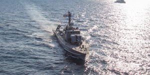 Πλοίο του Πολεμικού Ναυτικού στη θάλασσα του Αιγαίου