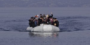 Πρόσφυγες σε βάρκα