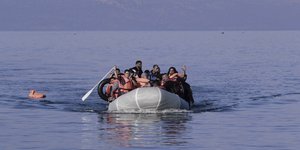 Πρόσφυγες σε βάρκα
