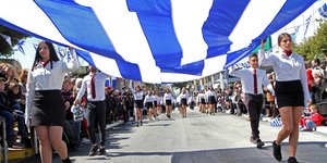 Αρνητικά τα κόμματα στο σχέδιο νόμου της κυβέρνησης για την ψήφο των αποδήμων