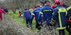 Πυροσβέστες σε επιχείρηση διάσωσης
