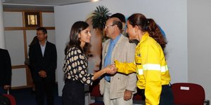 Η Λετίθια χαιρετά γυναίκα