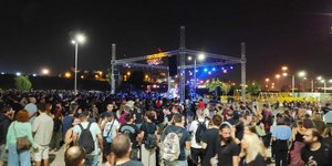 Πλήθος κόσμου στη Δραπετσώνα για τη συναυλία για τα 6 χρόνια από τη δολοφονία του Παύλου Φύσσα