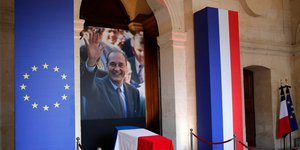 Η σορός του Ζακ Σιράκ σε λαϊκό προσκύνημα στο Παρίσι