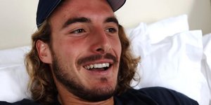 Ο Στέφανος Τσιτσιπάς γελάει