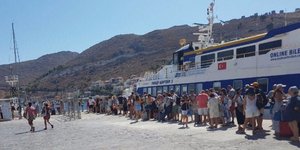 Ομάδα μεταναστών επιτέθηκε σε αστυνομικούς στη Σύμη -Φωτογραφία Rodiaki