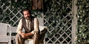 Ο Τάσος Νούσιας επί σκηνής