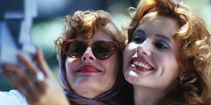 Η Σούζαν Σάραντον και η Τζίνα Ντέιβις στην ταινία «Θέλμα και Λουίζ»