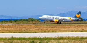 Αεροσκάφος της Thomas Cook στην Ρόδο