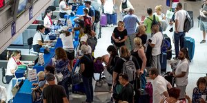 Αναχώρησε η πρώτη πτήση τουριστών από το Ηράκλειο μετά το «κανόνι» της Thomas Cook