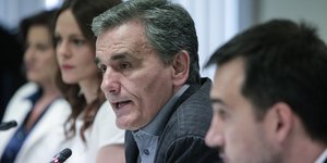 Το σχόλιο του Ευκλείδη Τσακαλώτου για τις φοροαπαλλαγές του Μητσοτάκη