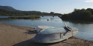 Βάρκα στη στεριά