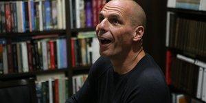 Ο Βαρουφάκης αυτο-αποθεώνεται