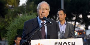 Ο Βασίλης Λεβέντης δεν φαίνεται να αποχωρεί από την ηγεσία της Ενωσης Κεντρώων