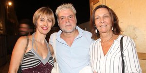 Η Βίκυ Βολιώτη με τον Νίκο Καραθάνο και τη Μιρέλλα Παπαοικονόμου