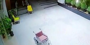 Η αναπηρική καρέκλα που κινείται μόνη της