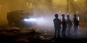 Αστυνομικοί παρατεταγμένοι σε κεντρικό σημείο στην πρωτεύουσα του Ισημερινού 