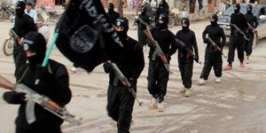 Μαχητές του ISIS σε παρέλαση την εποχή της ακμής της οργάνωσης