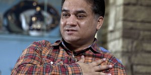 αντρας με καρό 