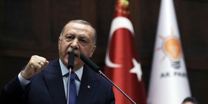 O Τούρκος πρόεδρος Ταγίπ Ερντογάν απευθυνόμενος σε βουλευτές του κόμματός του