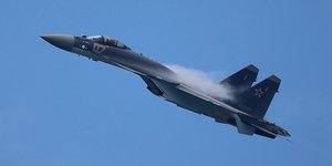Σουχόι SU-35 πετάει